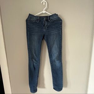 Calvin Klein low rise skinny jeans
Size:26 x30
$5
